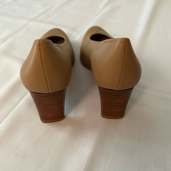 Stuart Weitzman Leather Pump - Picture 3 of 6